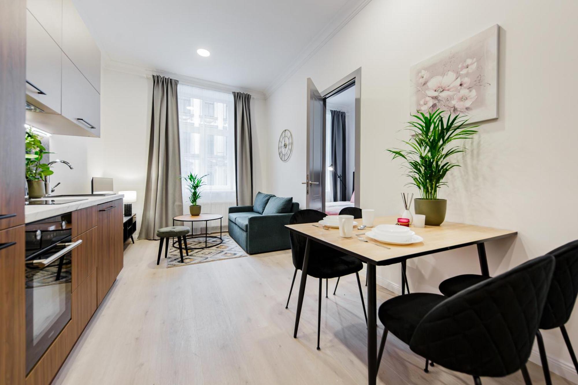 Rigaapartment Elizabetes 22 Self-Service Aparthotel Exterior photo